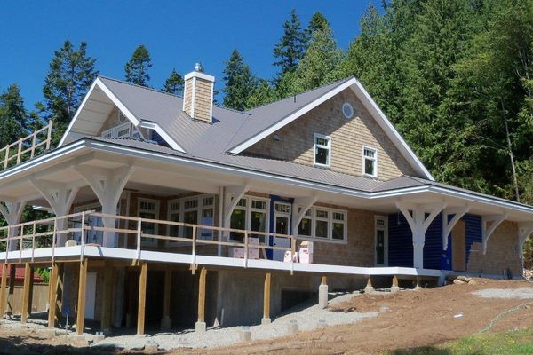 Sunshine-Coast-Cottage-British-Columbia-Canadian-Timberframes-Construction-Garage